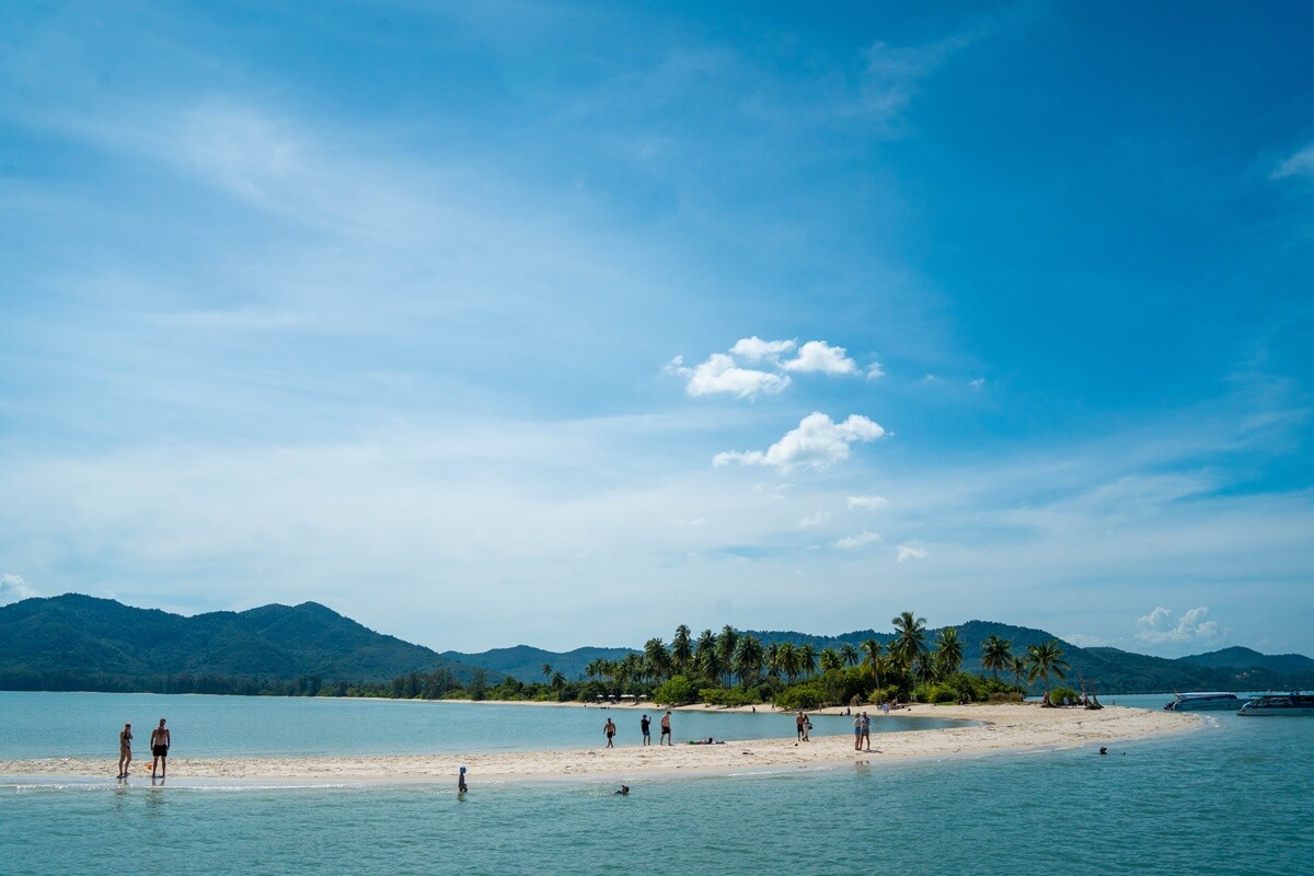 Ausfluege KhaoLak Phang Nga Sunset Cruise Luxus Katamaran KhaoLak Adventures Insel2