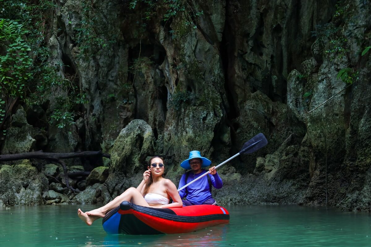 Ausfluege KhaoLak Phang Nga Sunset Cruise Luxus Katamaran KhaoLak Adventures Kajak
