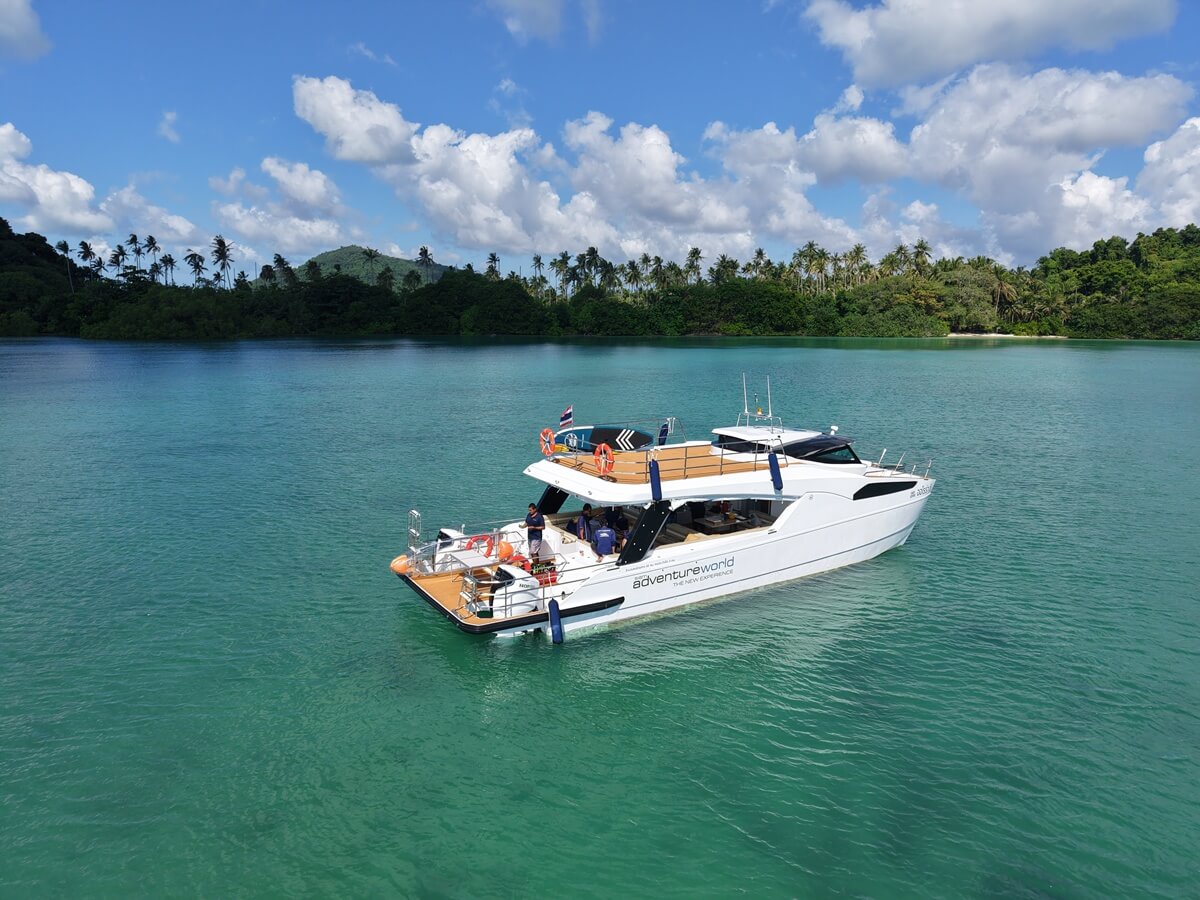 Ausfluege KhaoLak Phang Nga Sunset Cruise Luxus Katamaran KhaoLak Adventures Katamaran2